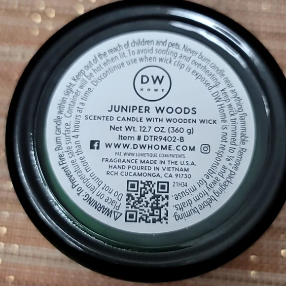 Wooden wick Candle, DW Home, Juniper Woods. 12.7oz NWT - Picture 3 of 3